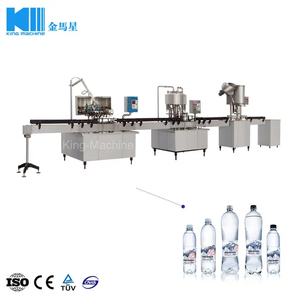 Klein output lineair water of drank of sapvulmachines vulling van de productielijn